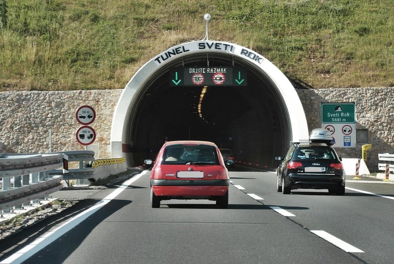 Sveti_Rok_Tunnel_in_July_2012.jpg